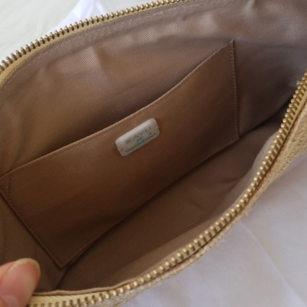 NWT Kayu by Vineyard Vines Woven Clutch Stripe Pom - Picture 4 of 6